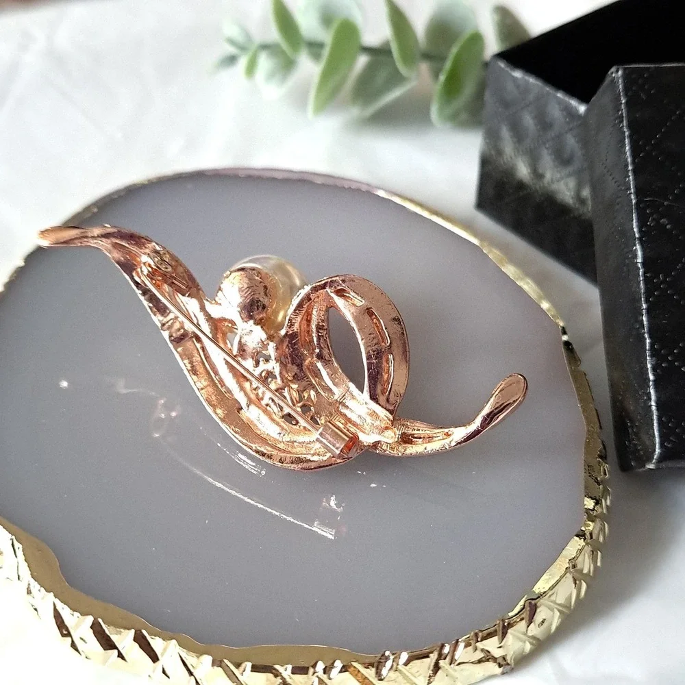New‎ Boutique Rose Gold Pearl Crystal Ribbon Brooch Pin 3
